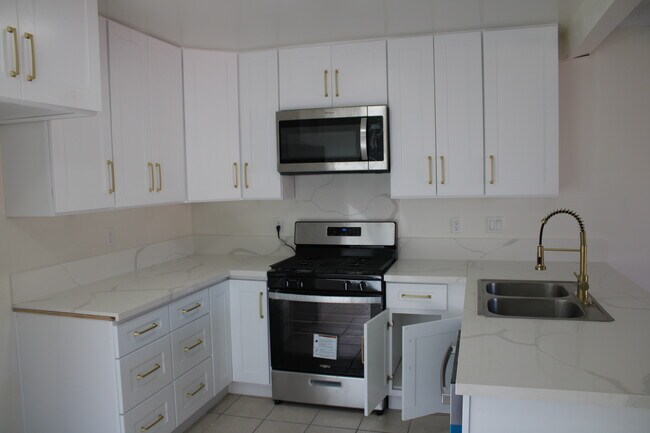 Building Photo - 4632 Canoga St