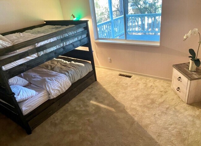 Building Photo - Lake Front Furnished Home, 3 bed, 4 bath i...