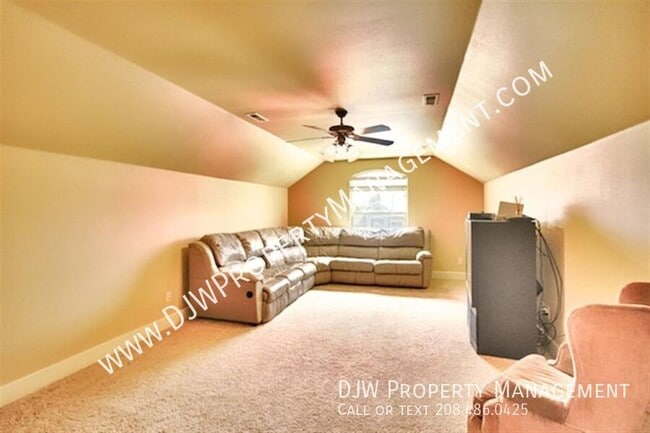 Building Photo - 2734 E Romeo Dr