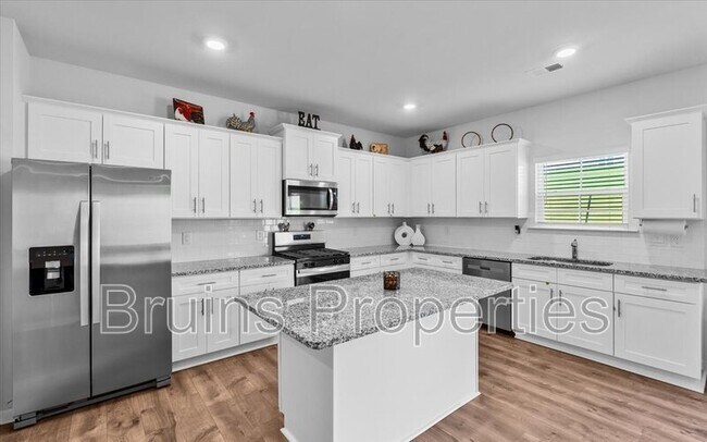 Building Photo - 349 Willowbrooke Way
