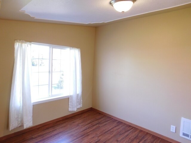 Building Photo - 2Bd/1Ba Single Story House - Available to ...