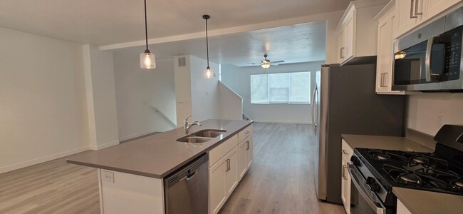 Building Photo - Rockwell Townhome in American Fork - For Rent - 3 Bedroom 2.5 Bath - Pool & Clubhouse