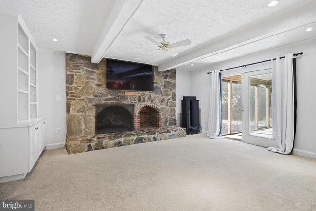 Building Photo - 9369 Tovito Dr