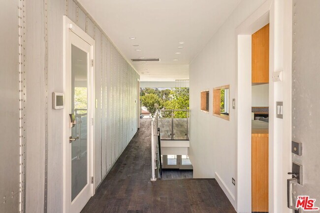 Building Photo - 4075 Los Nietos Dr