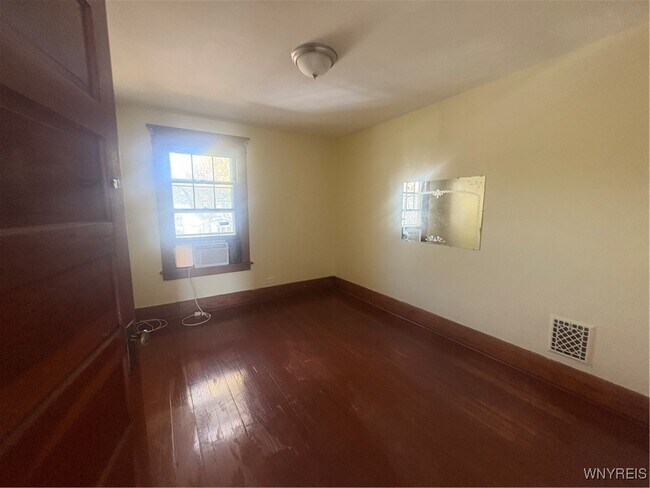 Building Photo - 2239 Willow Ave