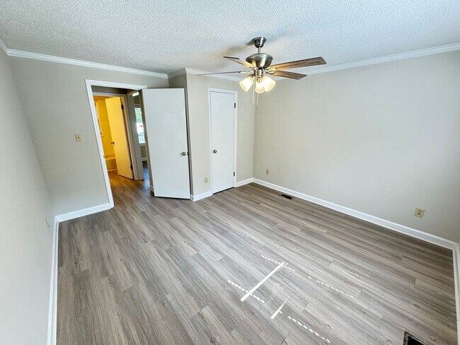 Building Photo - Shady Circle