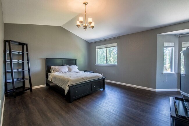 Building Photo - Immaculate 4B/3B in Superior - Available July 5th