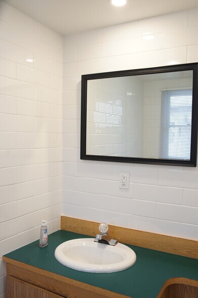 Building Photo - 226 Crane St