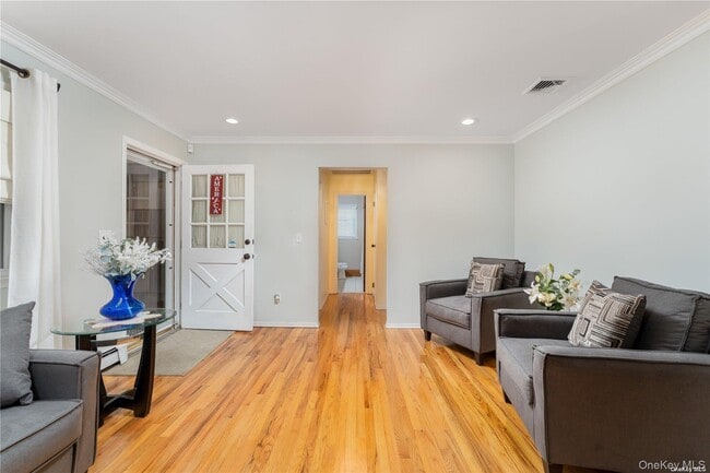 Building Photo - 8 Wakeman Ct