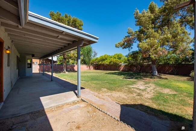 Building Photo - 3460 E Sombra Ln