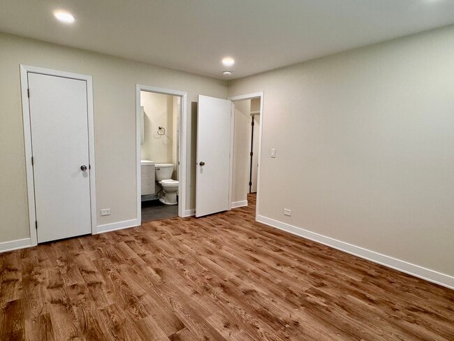 Building Photo - 205 Blossom Ct