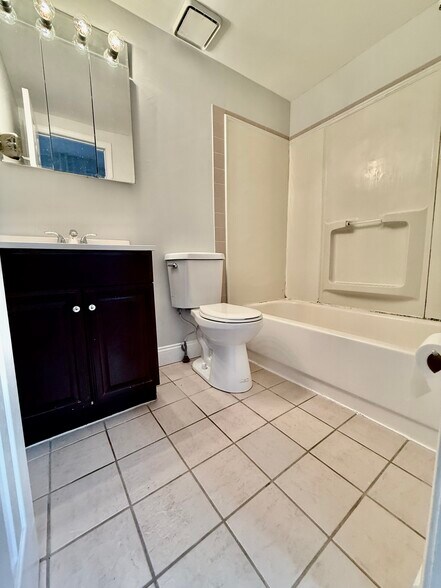 Building Photo - 302 Dickinson St