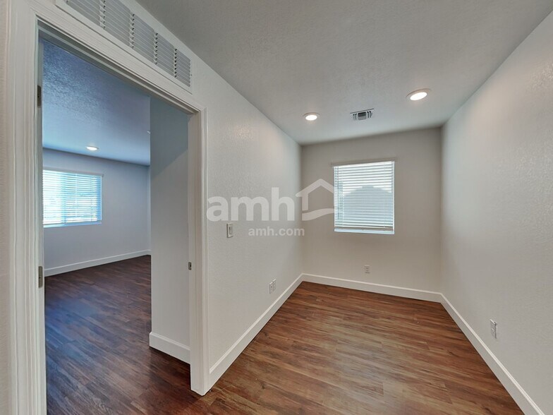 Building Photo - 8839 N 171st Dr