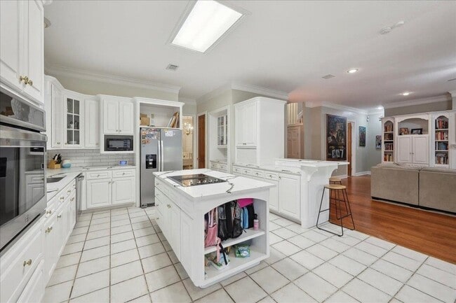 Building Photo - 4 Twin Cir Dr