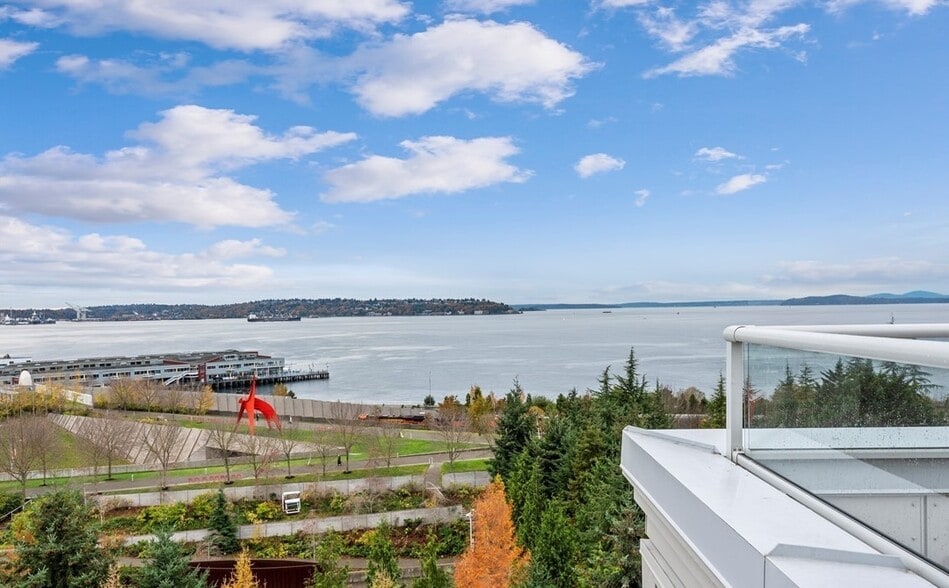 Building Photo - 3028 Western Ave