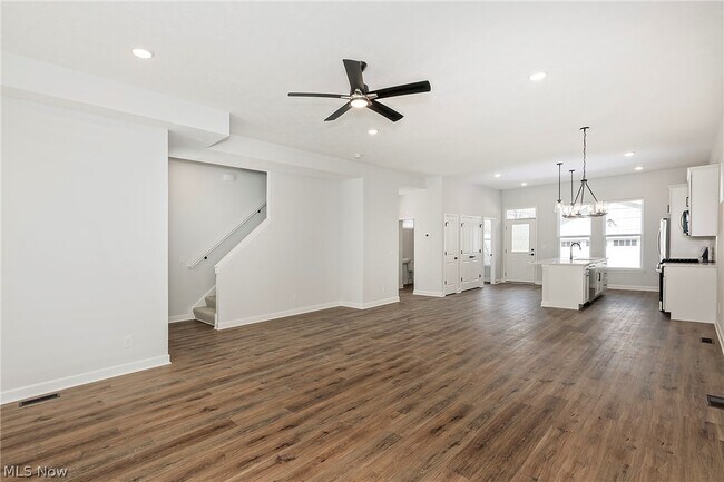 Building Photo - 2240 E 97th St