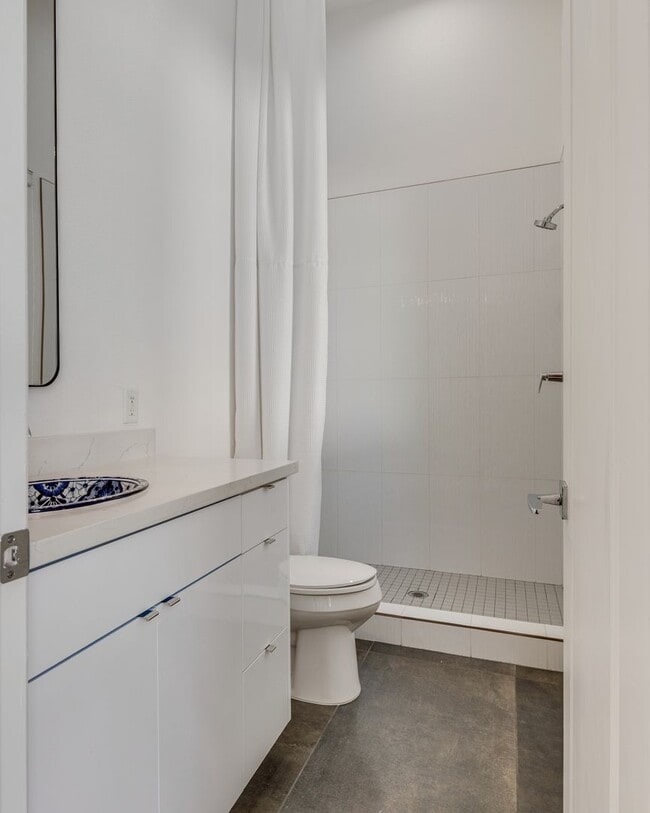 Building Photo - Luxury Summerlin Living in Gated Canyon Cr...