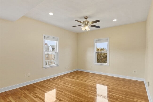 Building Photo - 17 Parker St