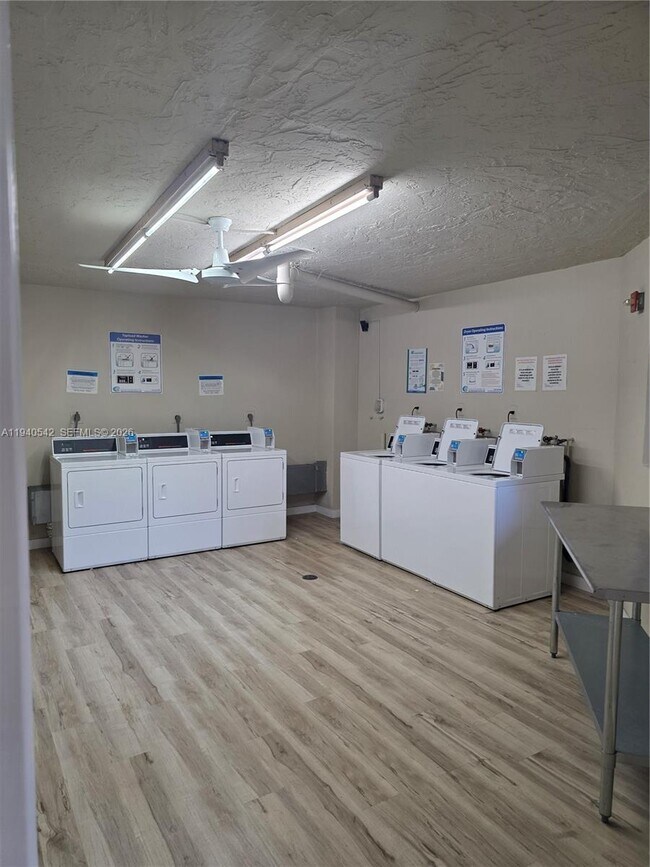 Building Photo - 8065 SW 107th Ave