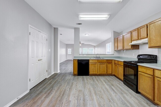 Building Photo - 1021 Lynx Bend