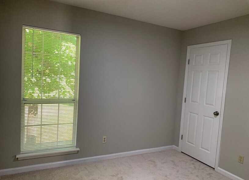 Building Photo - 124 Stonewood Dr