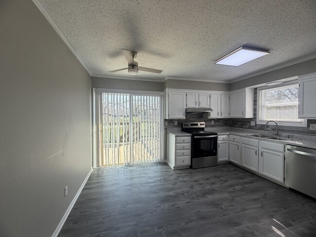 Building Photo - 14033 Dornoch St