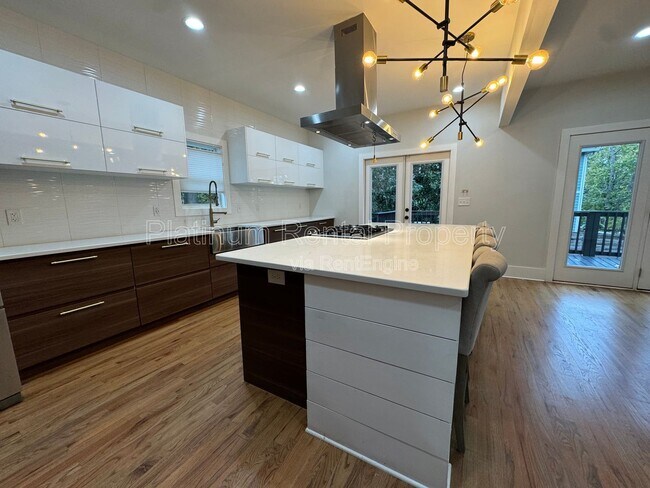 Building Photo - 150 Dahlgren St SE