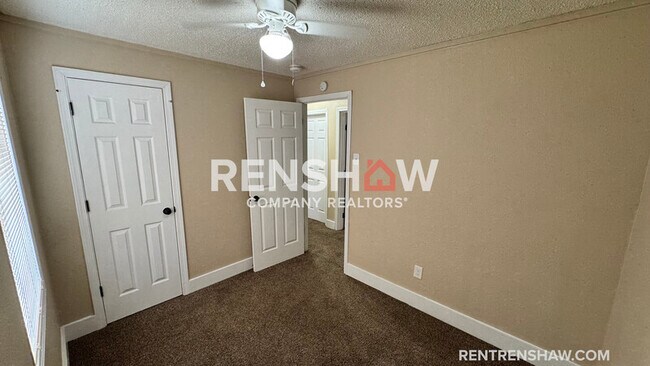 Building Photo - 822 Eyers Rd