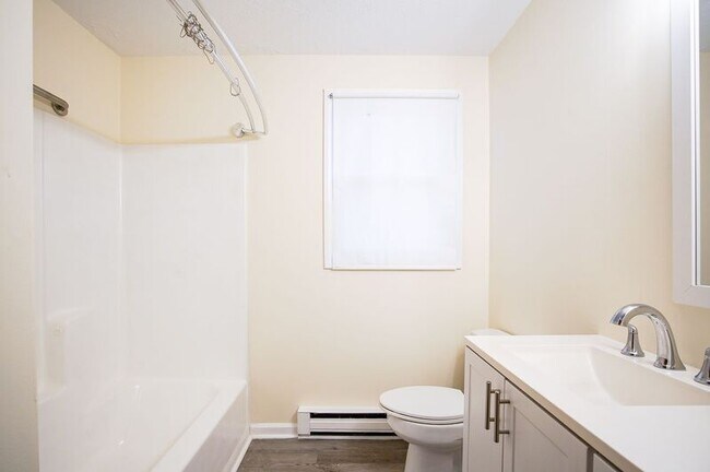 Building Photo - 52 Price St