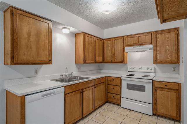 Building Photo - 808 Windcrest Dr