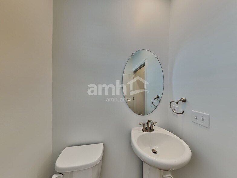 Building Photo - 1078 Castor Dr