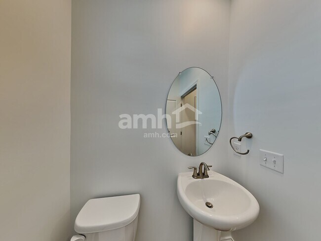 Building Photo - 1078 Castor Dr