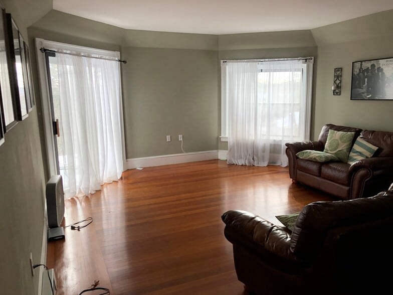 Family Room - 40 Walpole St