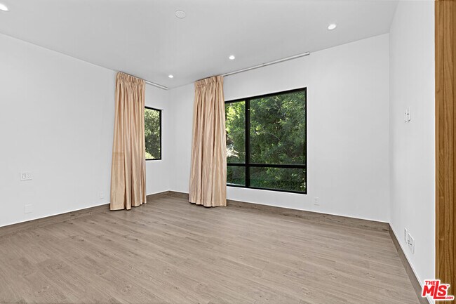 Building Photo - 11200 Dona Lola Dr