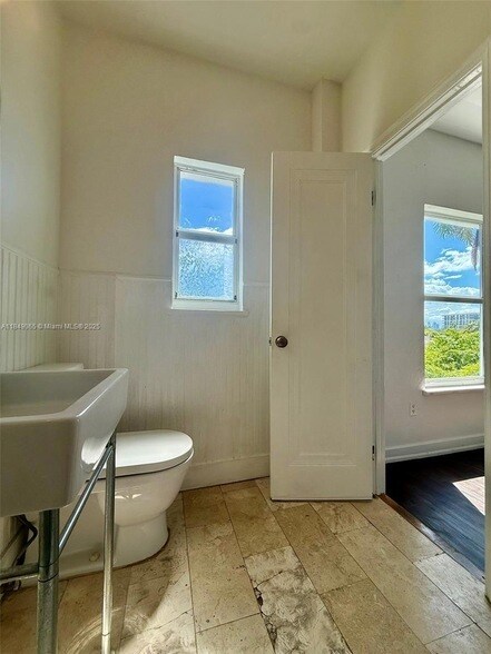 Building Photo - 4035 Meridian Ave