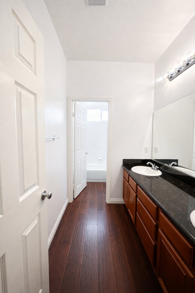 Building Photo - Imagine this... 6BR cul-de-sac home with downstairs guest suite, 3,882 sq ft, scenic views, upgra...