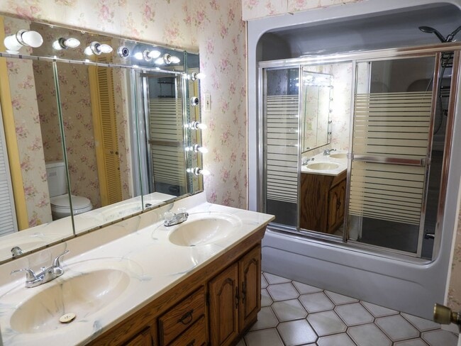 Building Photo - MOVE IN SPECIAL for: 3 Bedroom House Avail...