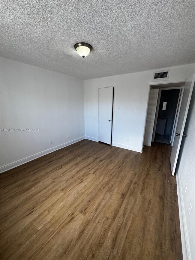 Building Photo - 15040 SW 103rd Ln