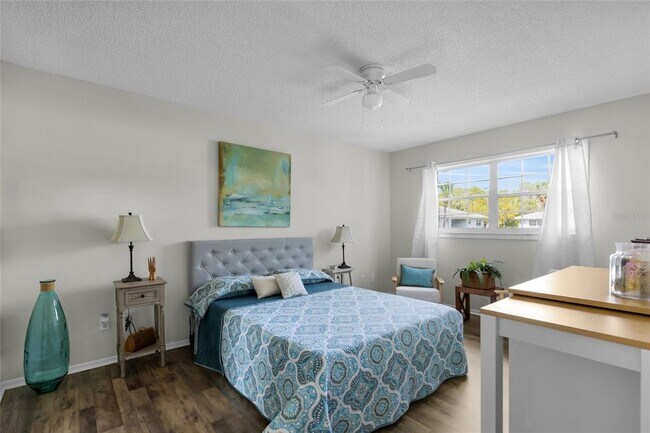 Building Photo - 588 Fairways Ln