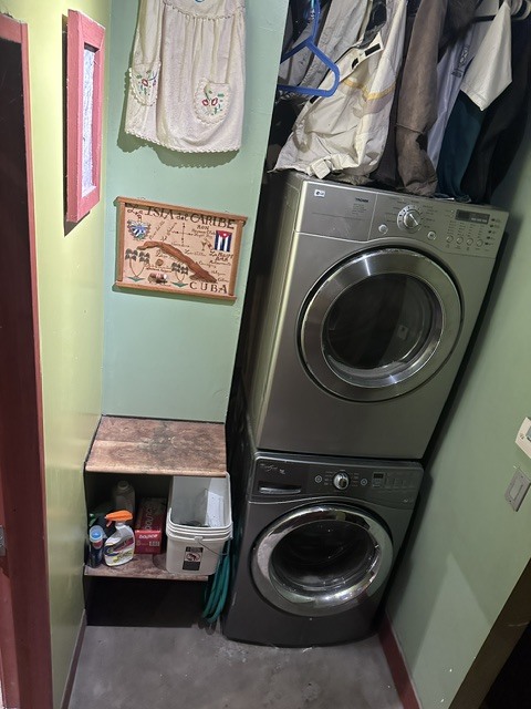 Stacked Laundry w/ fold shelf - 870 W 19th St