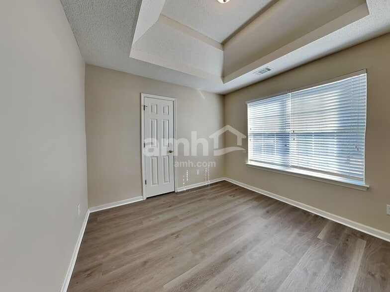 Building Photo - 501 Gonzaga Cir