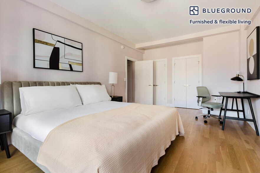 Building Photo - 320 E 52nd St