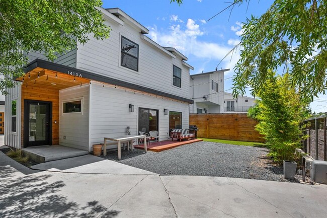 Primary Photo - 1413 Montopolis Dr
