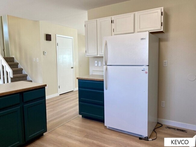 Building Photo - Sprawling Four Bedroom Home