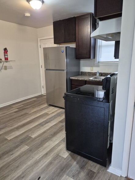 Building Photo - 1717 24th Ave N