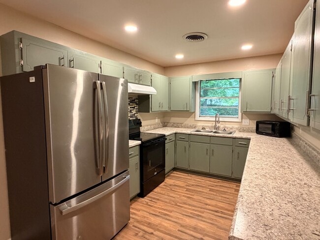 Building Photo - 3507 Camellia Cir