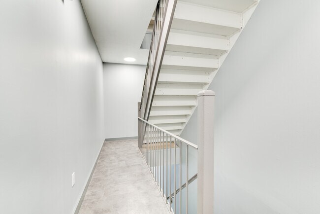 Building Photo - 179 Mott St