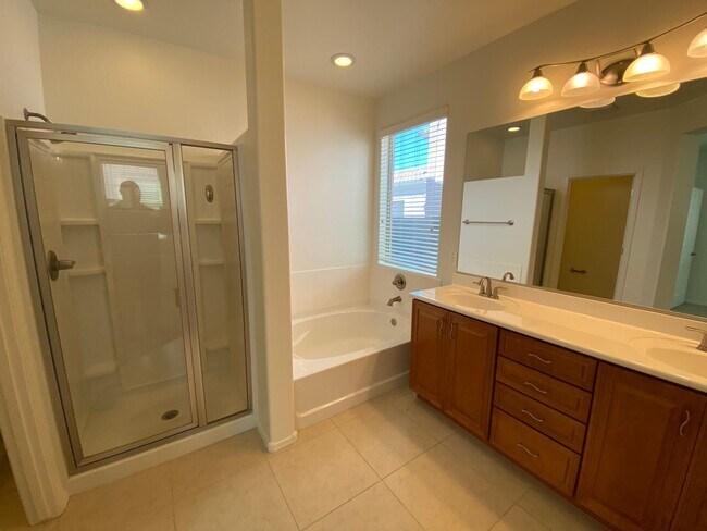 Building Photo - Chandler Gem!