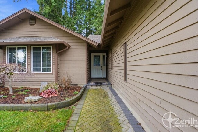 Building Photo - 13902 NE Piper Rd