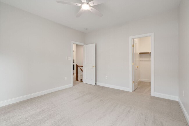 Building Photo - Stunning 4 level detached home close to the Mosaic District in Fairfax!